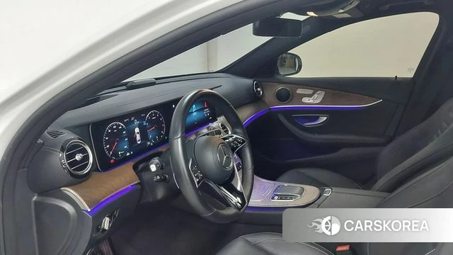 Mercedes-Benz E-Class W213 2023 Белый из Кореи, фото 4