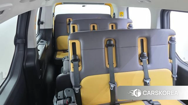 Hyundai Staria 2022 Желтый из Кореи, фото 4
