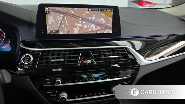 BMW 5 Series (G30) 2019 Белый из Кореи, фото 4
