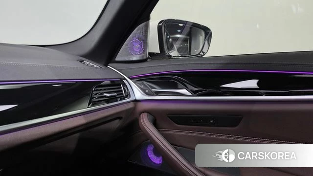 BMW 5 Series (G30) 2021 Белый из Кореи, фото 4