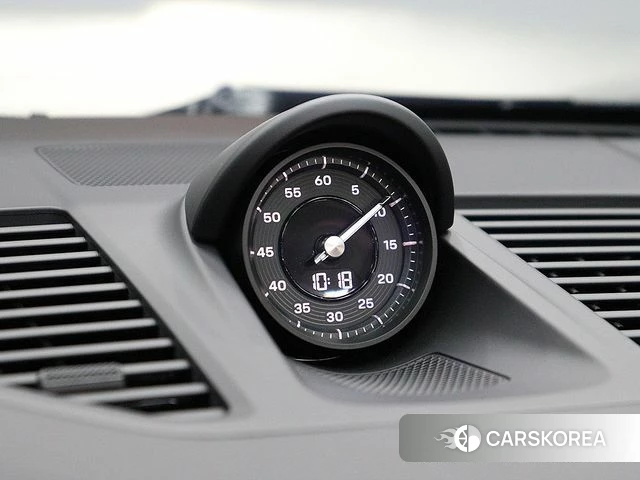 Porsche 911(992) 2023 Жемчужный цвет из Кореи, фото 4