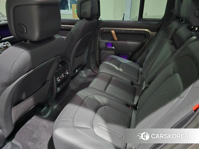 Land Rover Defender (L663) 2023 Песочный из Кореи, фото 4