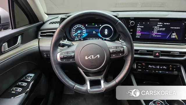 Kia K5 3rd generation 2023 Серебристо-серый из Кореи, фото 4