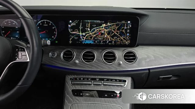 Mercedes-Benz E-Class W213 2023 Белый из Кореи, фото 4