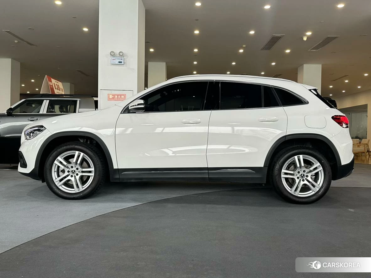 Mercedes-Benz GLA 2023 Белый из Китая, фото 4