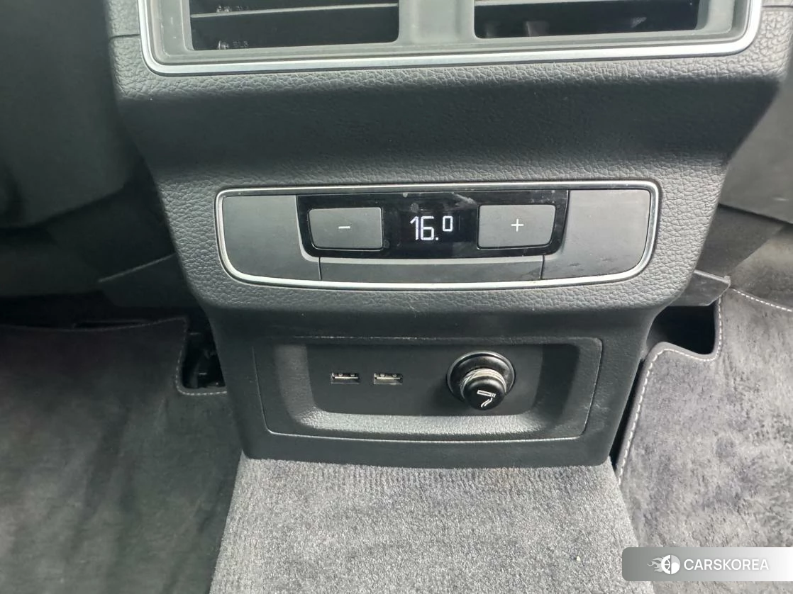 Audi Q5L 2020 Черный из Китая, фото 4