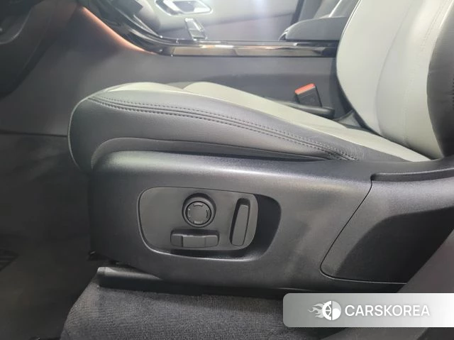 Land Rover Range Rover Velar 2024 Черный из Кореи, фото 4