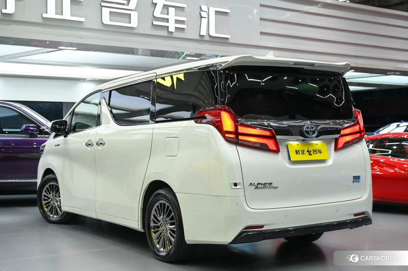 Toyota Alphard 2021 Белый из Китая, фото 4