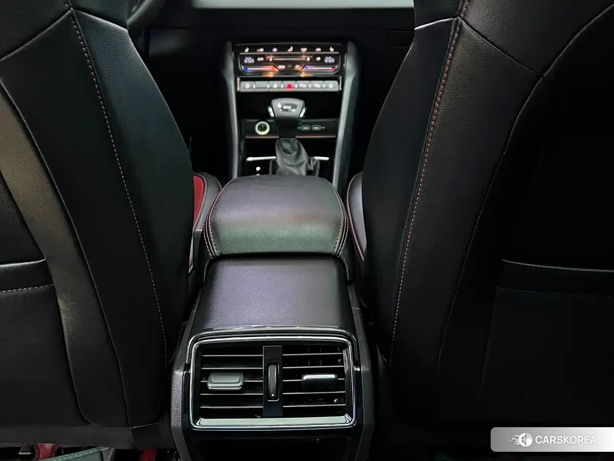 Skoda Karoq 2022 Белый из Китая, фото 4