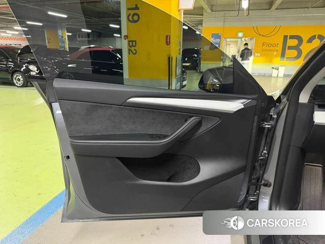 Tesla Model Y 2024 Серебряный из Кореи, фото 4