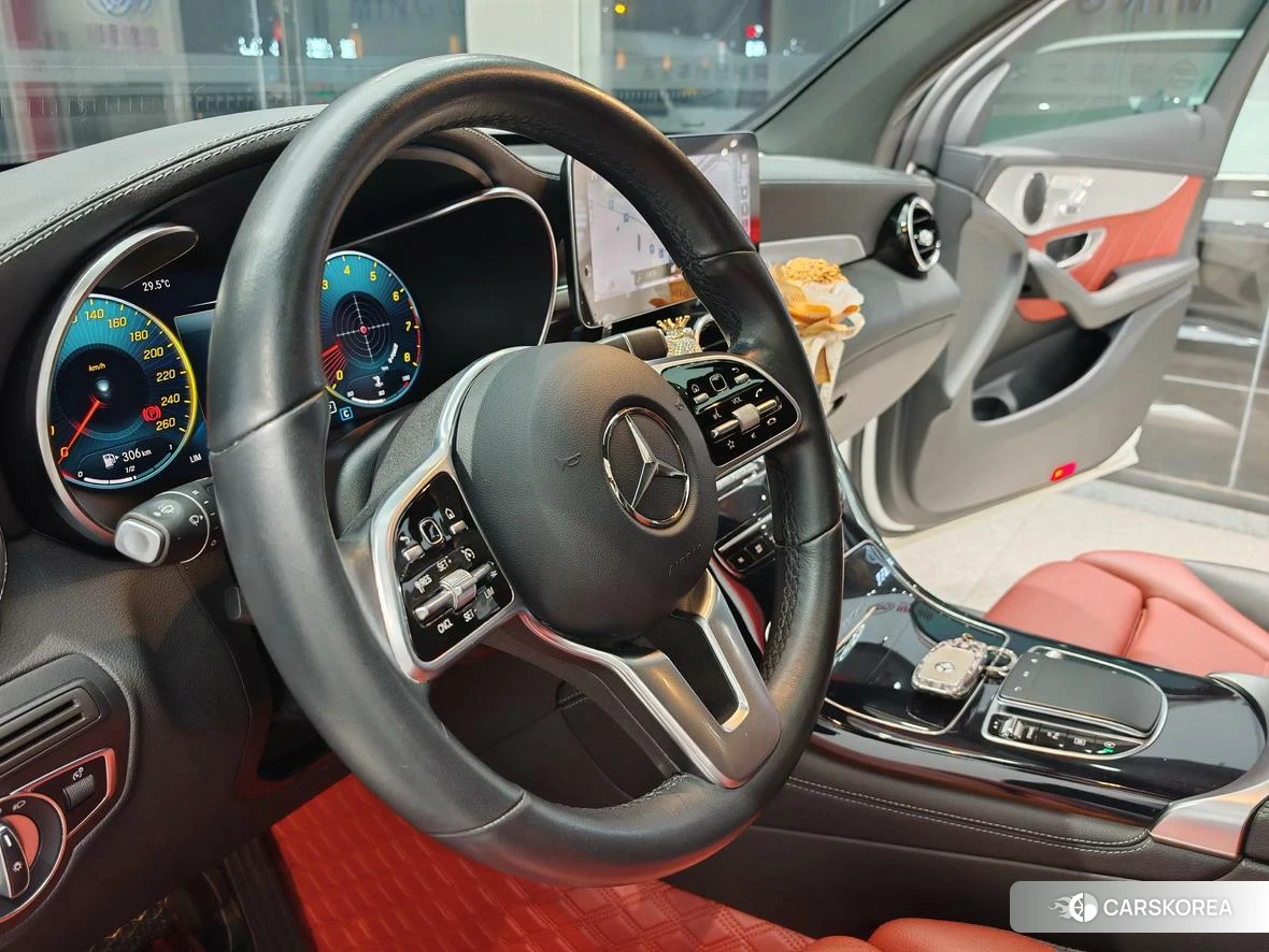 Mercedes-Benz GLC 2021 Белый из Китая, фото 4