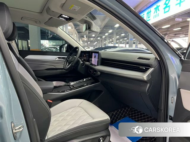 Volkswagen Tavendor 2023 Синий из Китая, фото 4