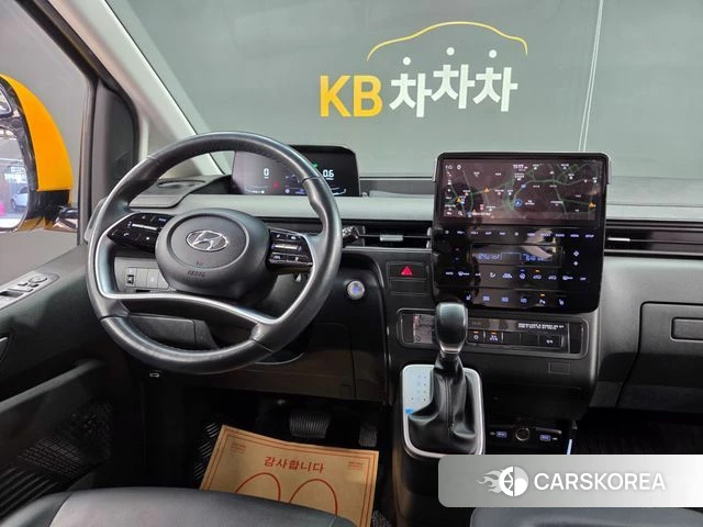 Hyundai Staria 2023 Желтый из Кореи, фото 4