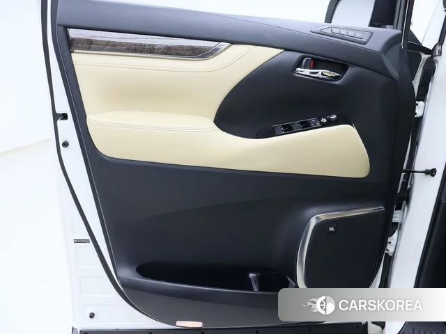 Toyota Alphard 2021 Белый из Китая, фото 4