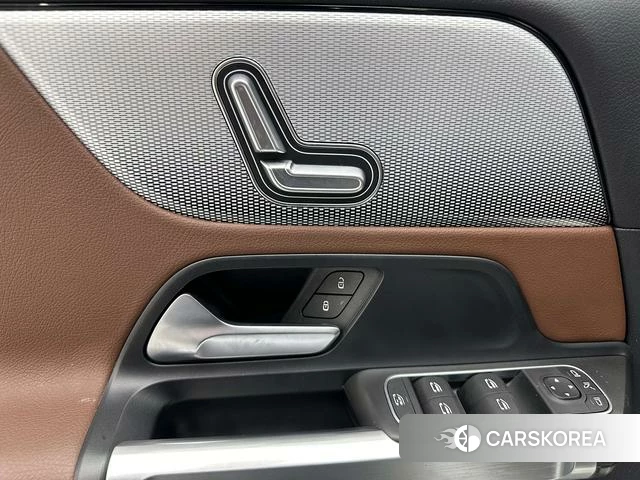 Mercedes-Benz GLB 2023 Белый из Китая, фото 4