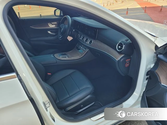 Mercedes-Benz E-Class W213 2022 Белый из Кореи, фото 4