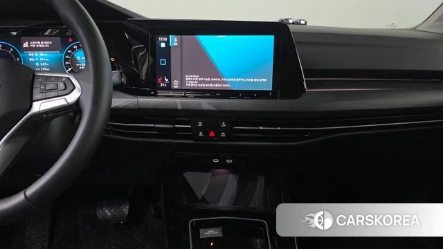 Volkswagen Golf 8th Generation 2024 Серебряный из Кореи, фото 4