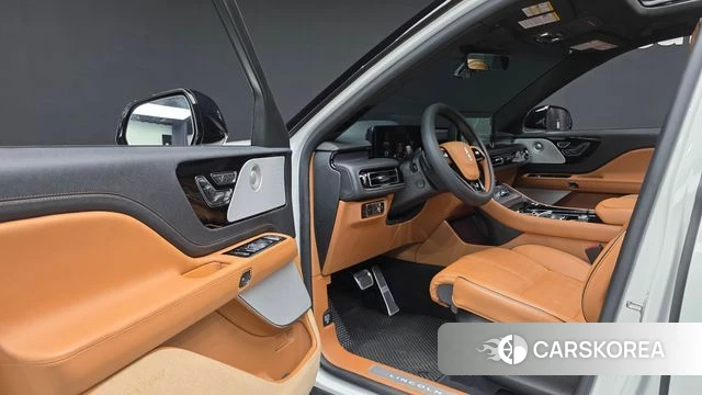 Lincoln Aviator 2nd generation 2025 Белый из Кореи, фото 4