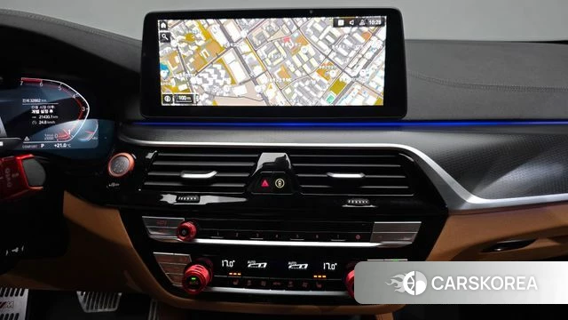 BMW 5 Series (G30) 2022 Серебристо-серый из Кореи, фото 4