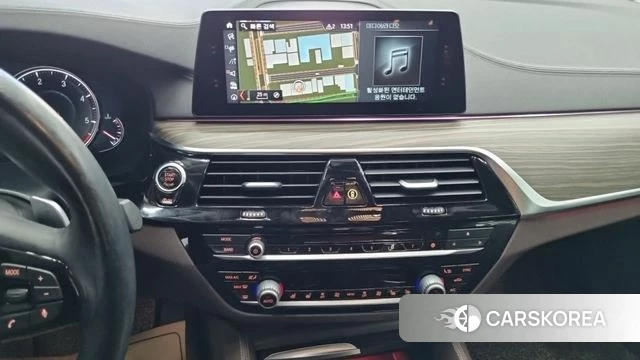 BMW 5 Series (G30) 2018 Жемчужный цвет из Кореи, фото 4