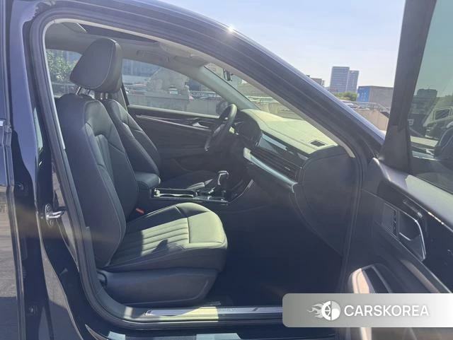 Volkswagen Passat 2023 Черный из Китая, фото 4