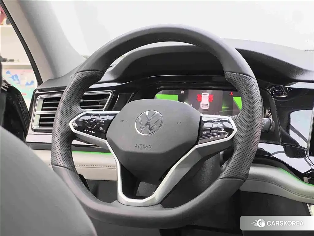 Volkswagen Touareg 2024 Черный из Китая, фото 4