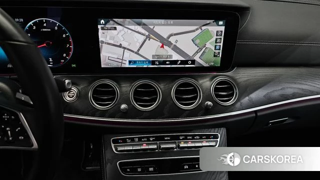 Mercedes-Benz E-Class W213 2023 Белый из Кореи, фото 4