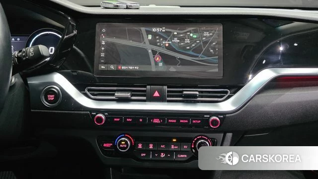 Kia Niro Plus 2023 Белый из Кореи, фото 4