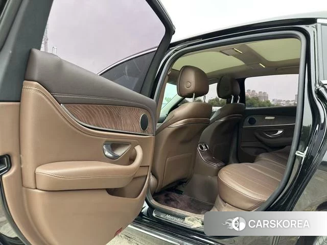 Mercedes-Benz E-Class 2023 Черный из Китая, фото 4