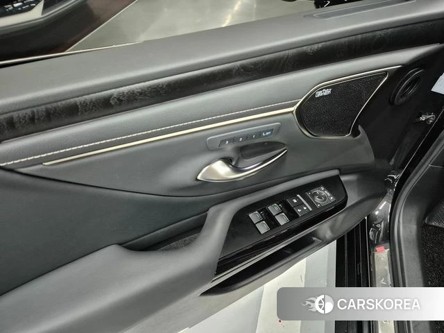 Lexus ES300h 7th generation 2023 Черный из Кореи, фото 4