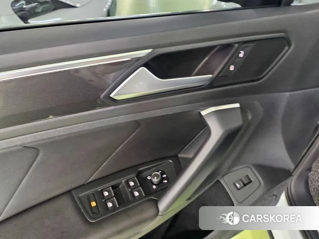 Volkswagen Tiguan second Generation 2020 Белый из Кореи, фото 4