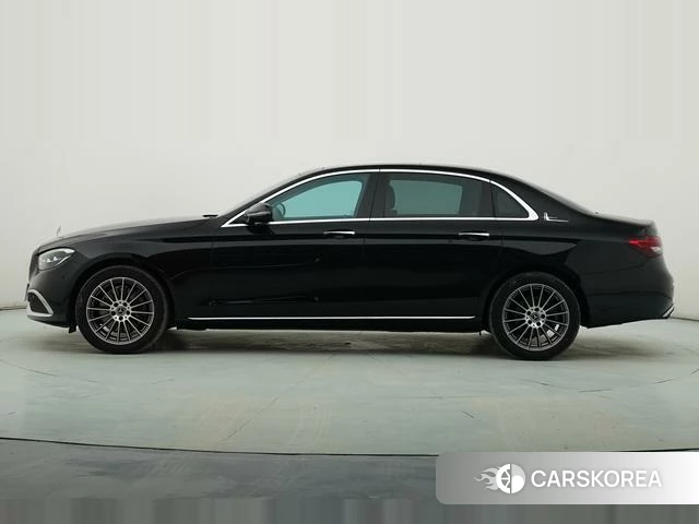 Mercedes-Benz E-Class 2023 Черный из Китая, фото 4