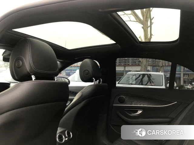Mercedes-Benz E-Class 2021 Белый из Китая, фото 4