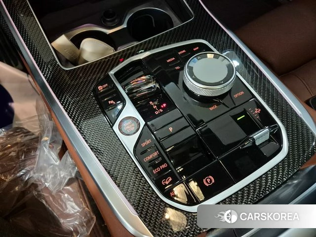 BMW X7 (G07) 2025 Черный из Кореи, фото 4