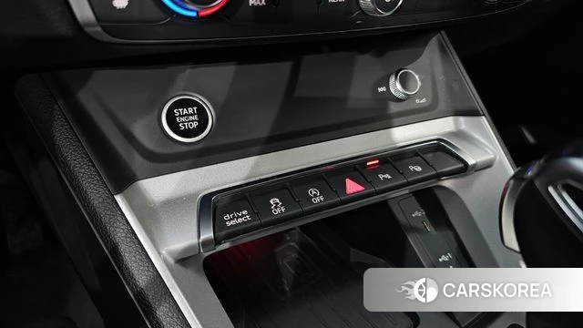 Audi Q3 (F3) 2022 Белый из Кореи, фото 4