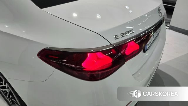 Mercedes-Benz E-Class W214 2026 Белый из Кореи, фото 4