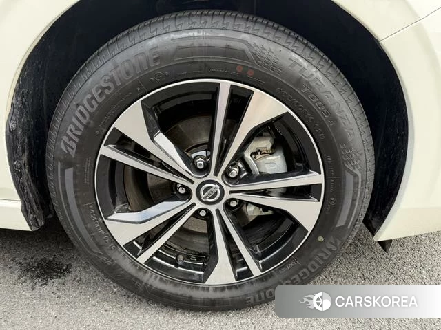 Nissan Sylphy 2022 Белый из Китая, фото 4