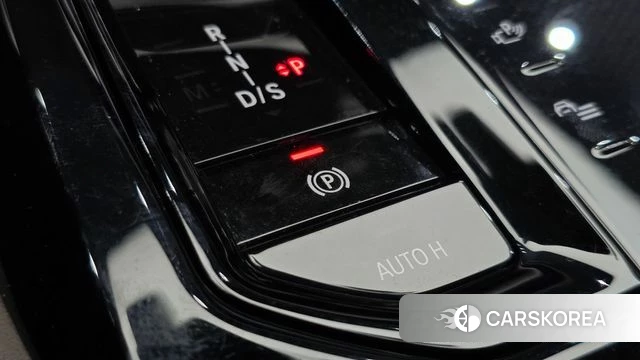 BMW 5 Series (G60) 2024 Белый из Кореи, фото 4