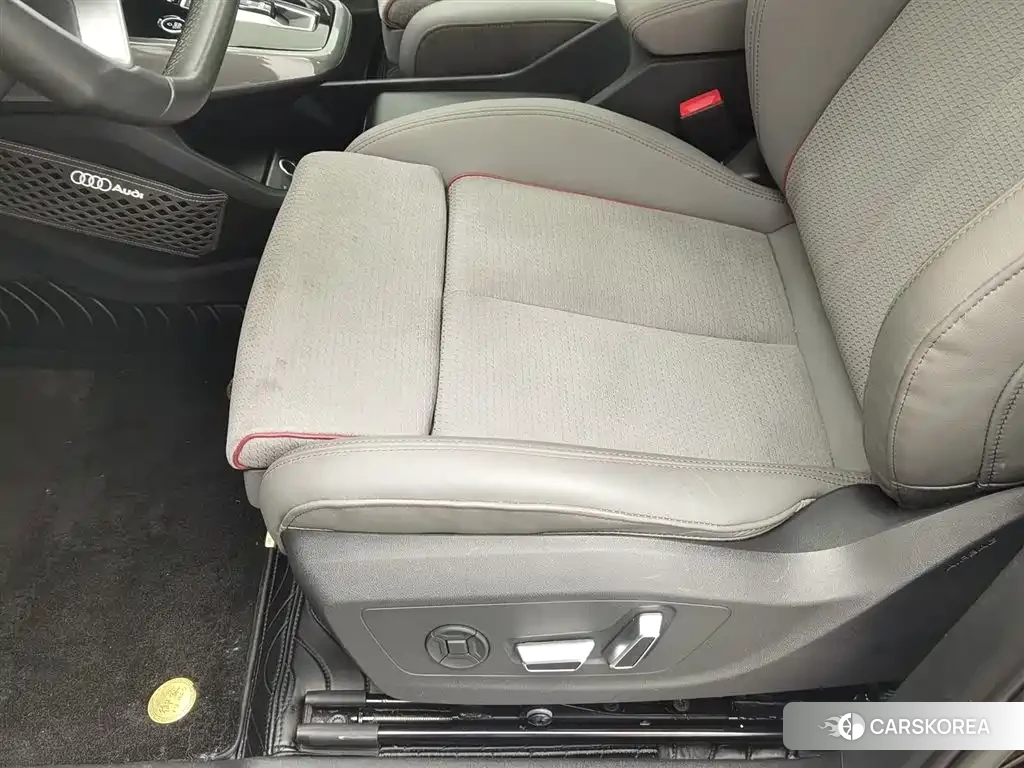 Audi Q5L 2022 Черный из Китая, фото 4