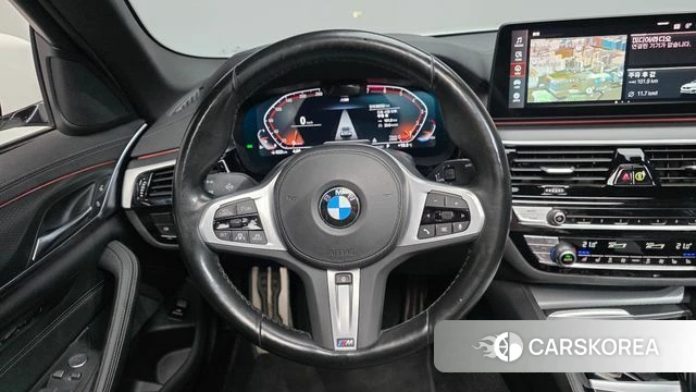 BMW 5 Series (G30) 2023 Белый из Кореи, фото 4