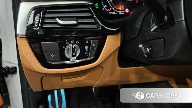 BMW 5 Series (G30) 2021 Белый из Кореи, фото 4