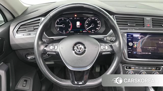 Volkswagen Tiguan second Generation 2018 Белый из Кореи, фото 4