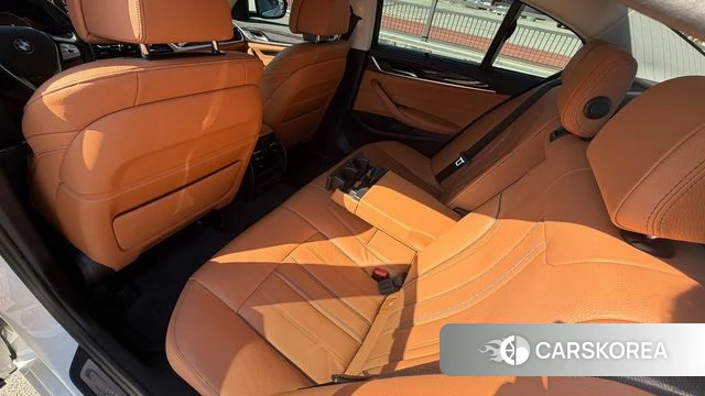 BMW 5 Series (G30) 2023 Белый из Кореи, фото 4