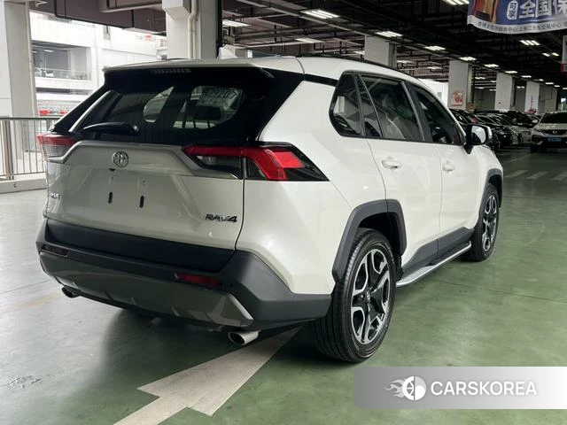 Toyota RAV4 2021 Белый из Китая, фото 4