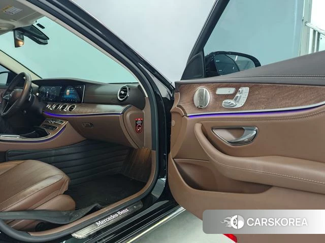 Mercedes-Benz E-Class 2021 Черный из Китая, фото 4