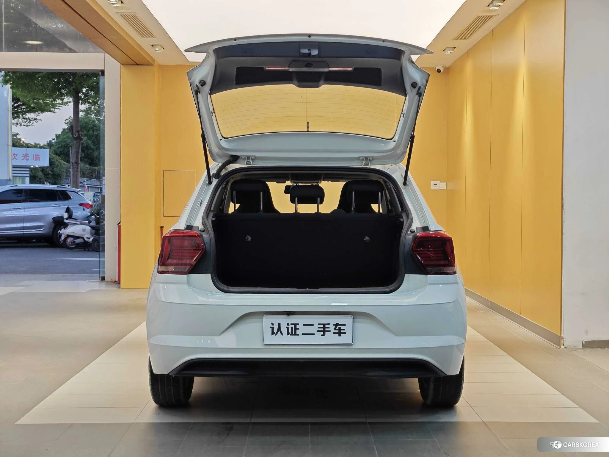 Volkswagen Polo 2023 Белый из Китая, фото 4