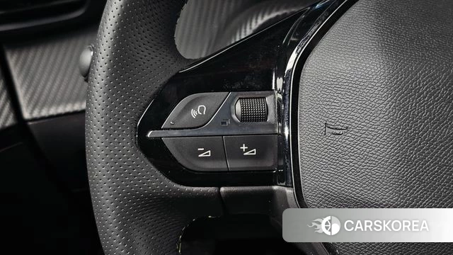 Peugeot e-2008 second generation 2023 Красный из Кореи, фото 4