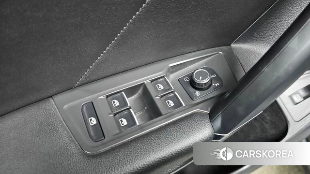 Volkswagen Tiguan Allspace 2020 Серебристо-серый из Кореи, фото 4