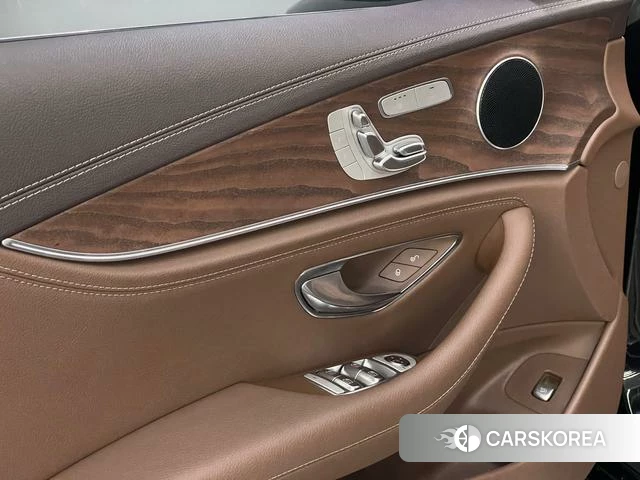 Mercedes-Benz E-Class 2021 Черный из Китая, фото 4