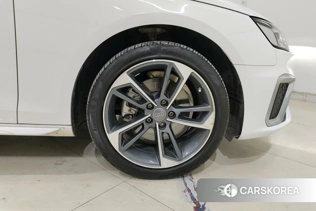 Audi A4L 2022 Белый из Китая, фото 4